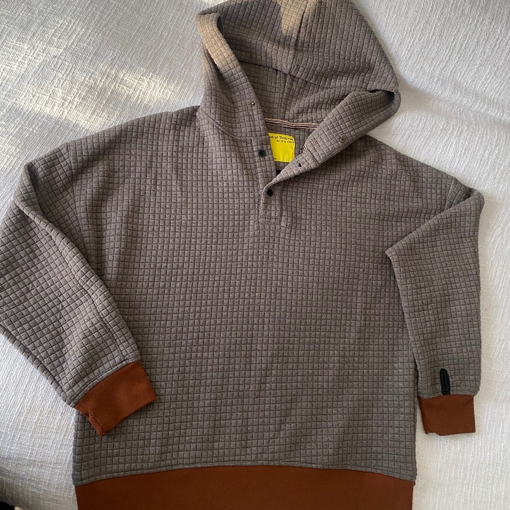 Descendant of Thieves Hooded Sweatshirt – Medium